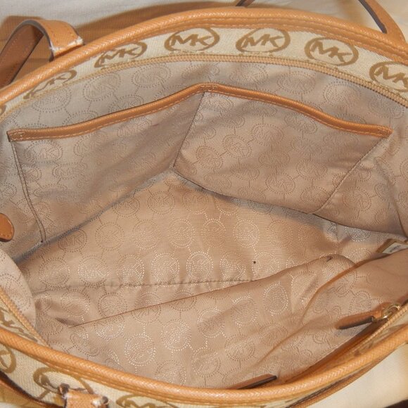 Michael Kors Canvas Signature Shoulder Bag. - Picture 5 of 11